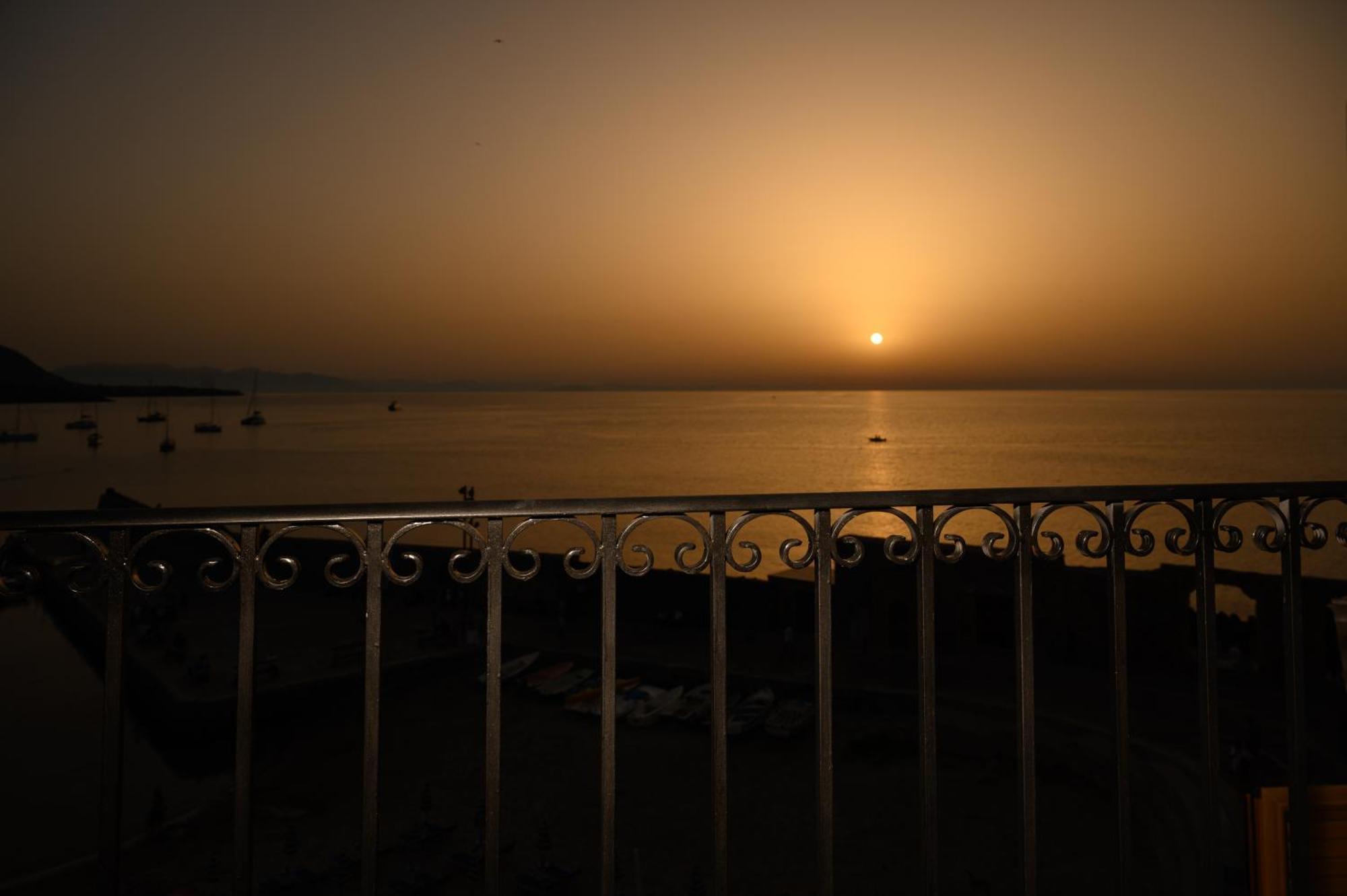 Casa Vacanze Tramonto Alla Marina Cefalu Luaran gambar